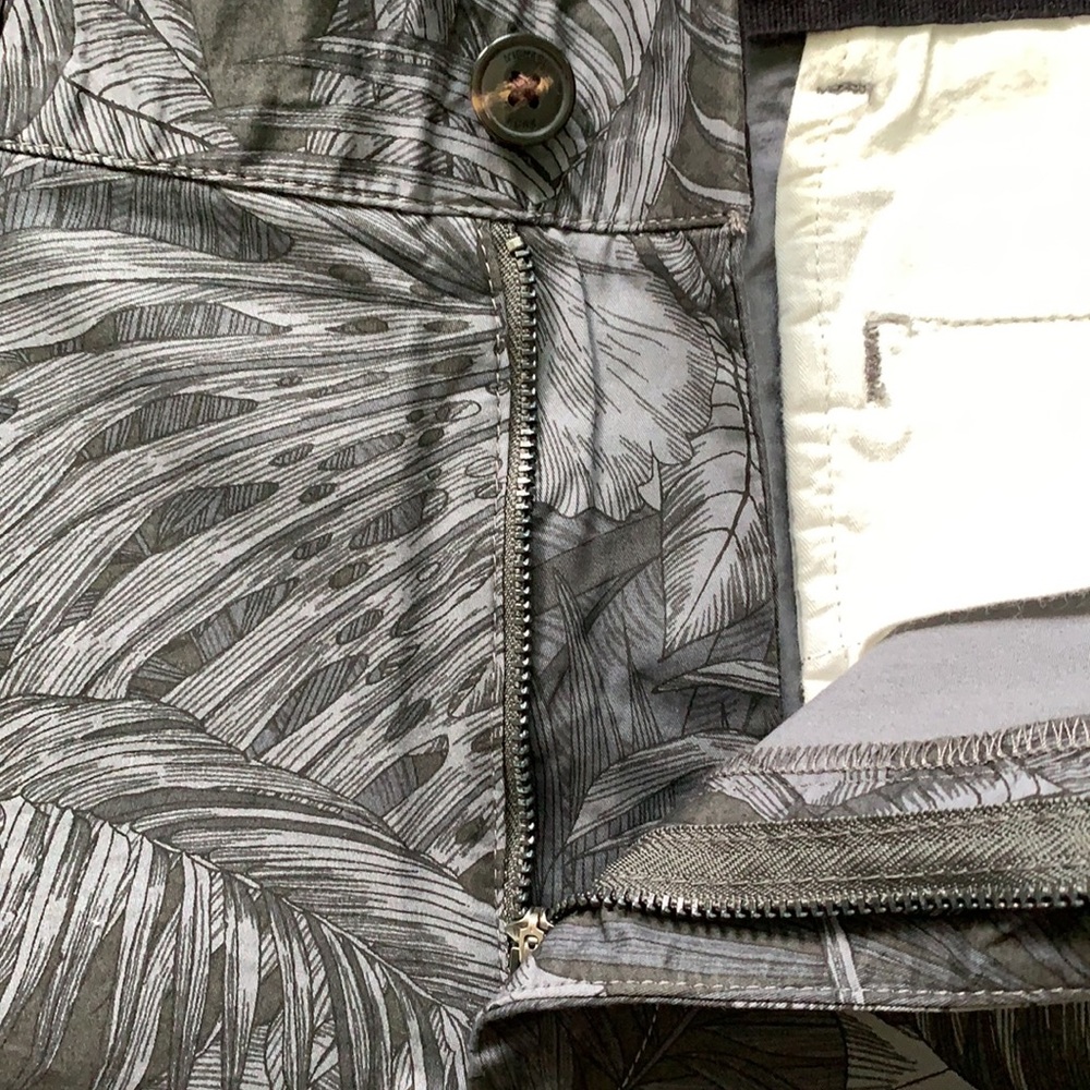 Michael Kors Palm Print Shorts (NWT) - Picture 3 of 6